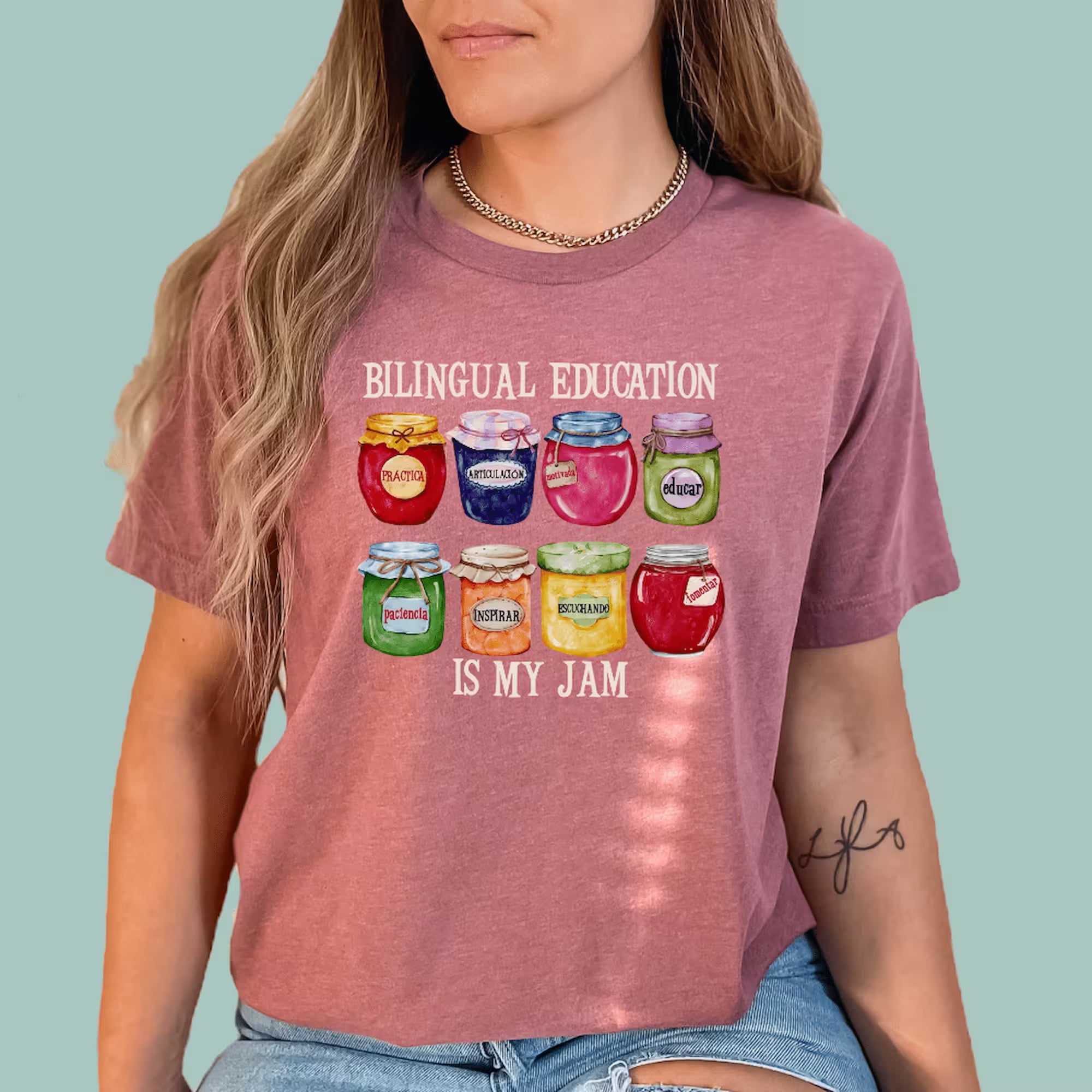 Mauve dual language educator graphic tee, perfect for bilingual classroom teachers and school spirit.