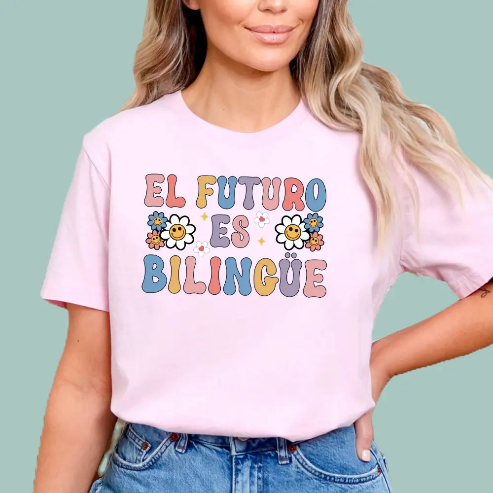 Soft pink bilingual teacher tee featuring the El Futuro Es Bilingüe graphic in modern typography.