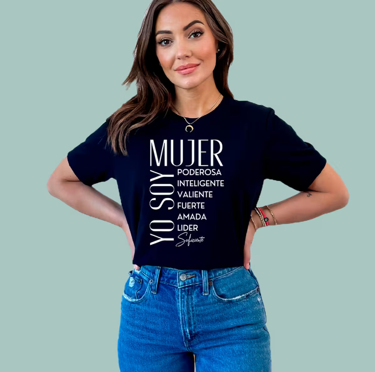 Close-up of black "Yo Soy Mujer Poderosa" tee, a perfect gift for Spanish-speaking women.
