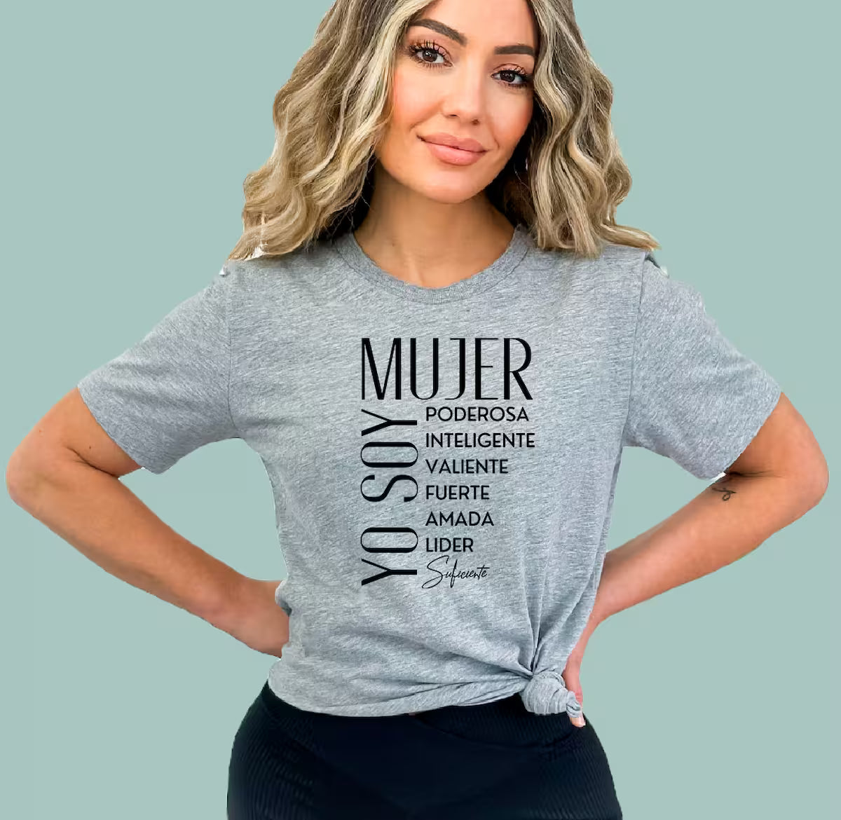 Grey Spanish inspirational shirt for women, "Yo Soy Mujer Poderosa" graphic by Alexander Crafts.